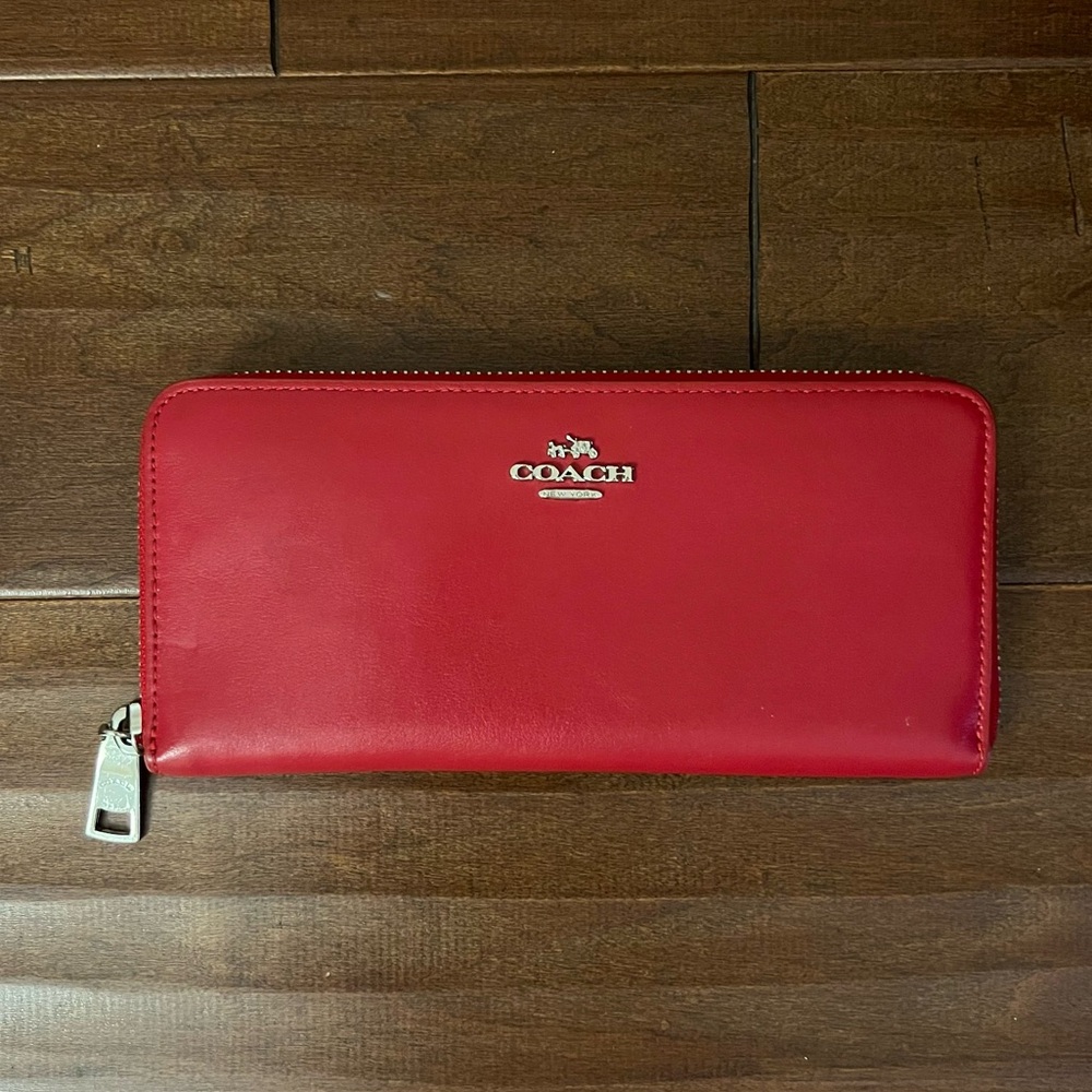 COACH Leather Slim Zip-Around Accordion Wallet